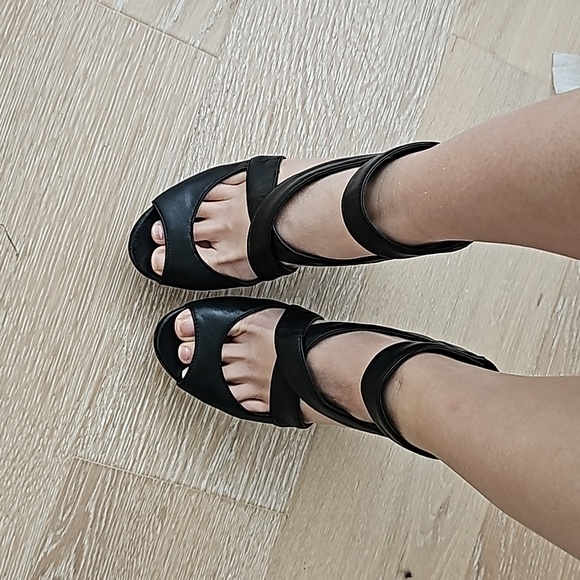 VINCE CAMUTO wedge heels - Picture 5 of 6